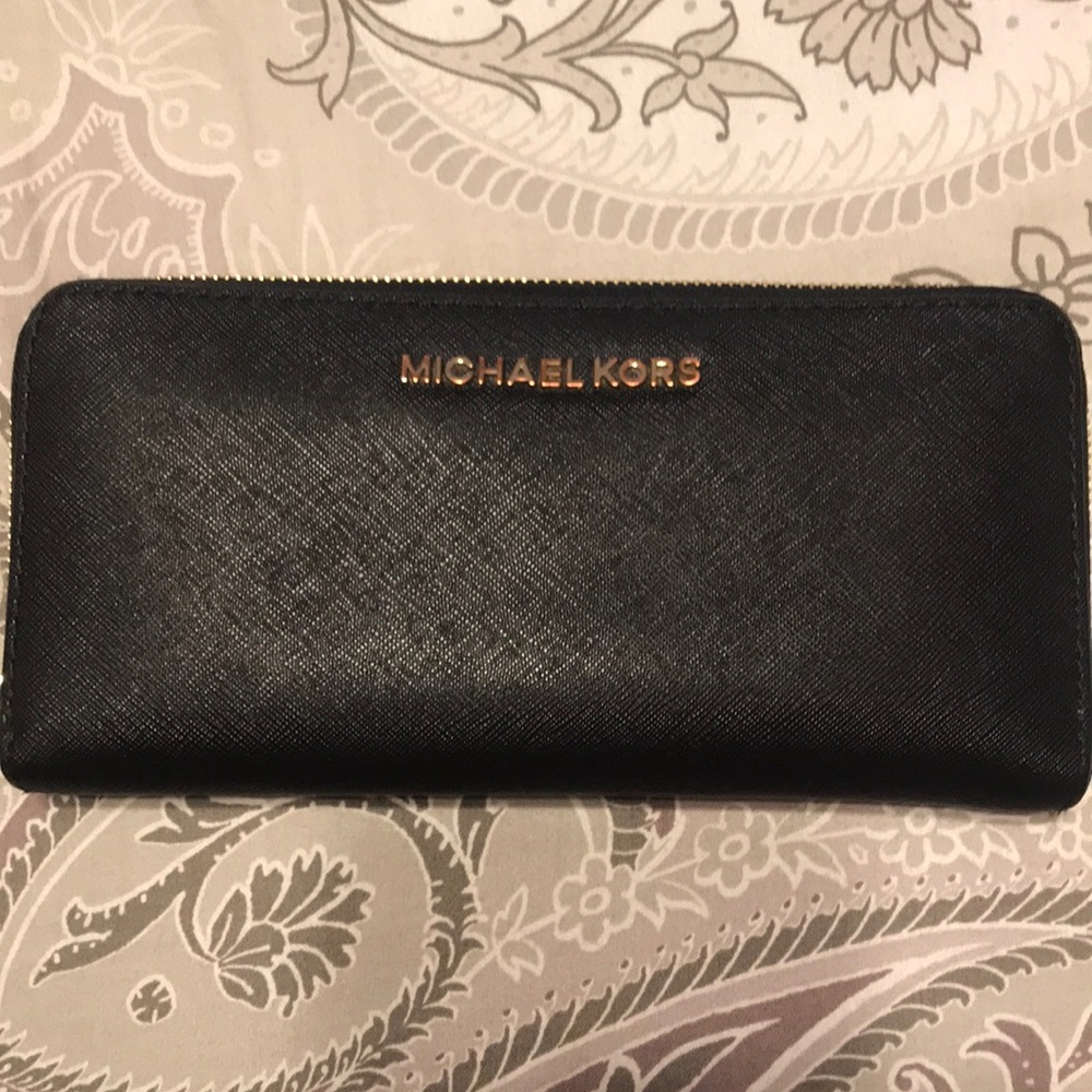 PRICE BLOW OUT Michael Kors Wallet